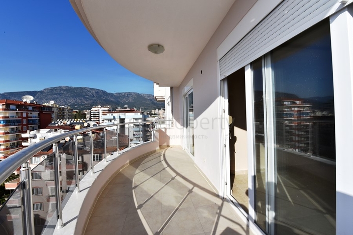 Трехкомнатная квартира в комплексе на первой береговой линии