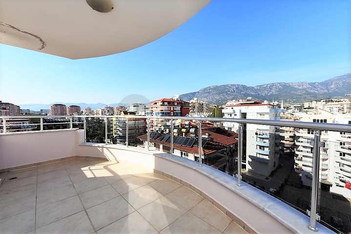 Трехкомнатная квартира в комплексе на первой береговой линии