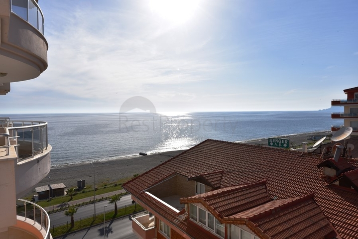 Трехкомнатная квартира в комплексе на первой береговой линии