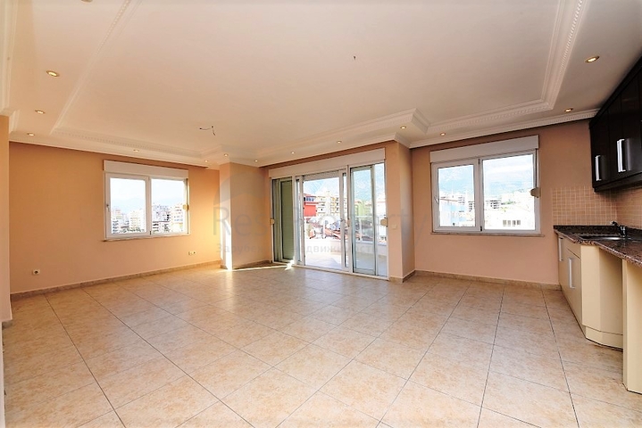 Трехкомнатная квартира в комплексе на первой береговой линии