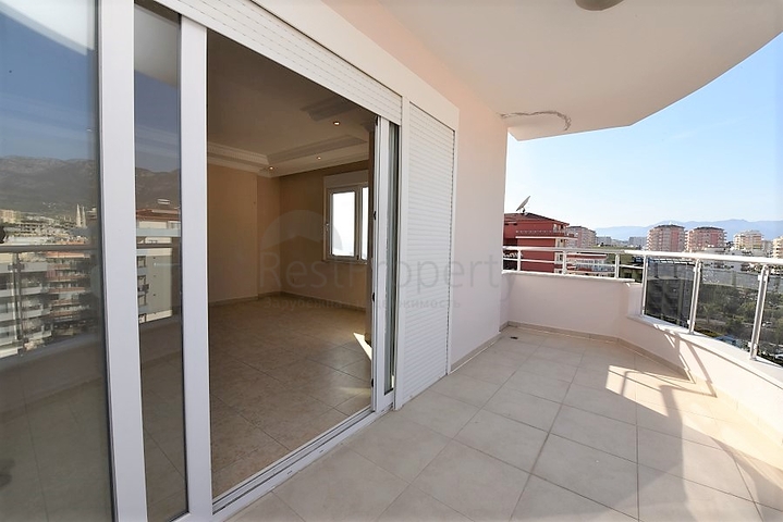 Трехкомнатная квартира в комплексе на первой береговой линии