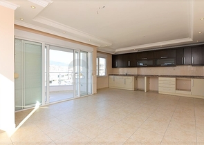 Трехкомнатная квартира в комплексе на первой береговой линии