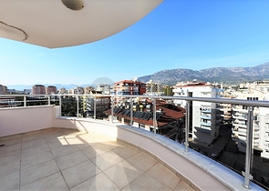 Трехкомнатная квартира в комплексе на первой береговой линии