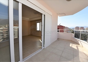 Трехкомнатная квартира в комплексе на первой береговой линии