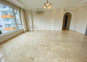 Просторная трехкомнатная квартира в Махмутларе