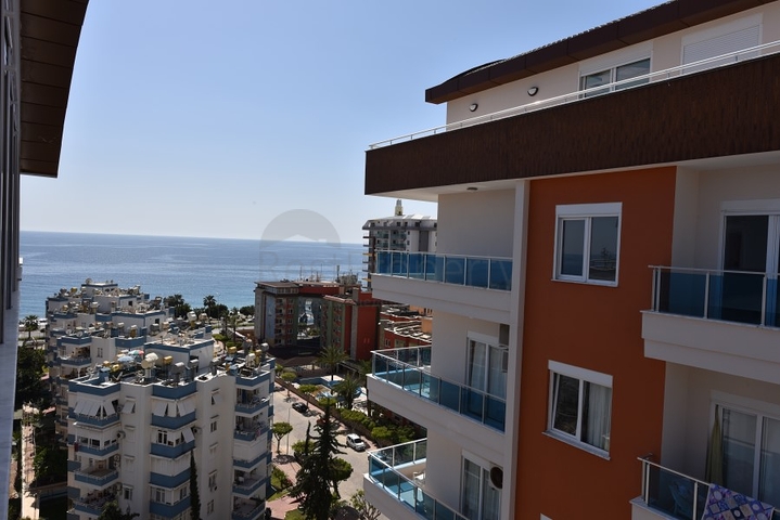 Пентхаус планировки 4+1 в 150 м от моря в районе Махмутлар