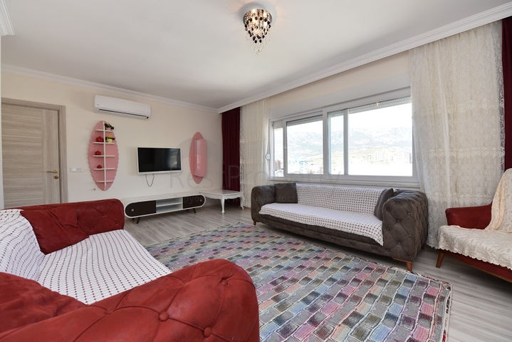 Пентхаус планировки 4+1 в 150 м от моря в районе Махмутлар