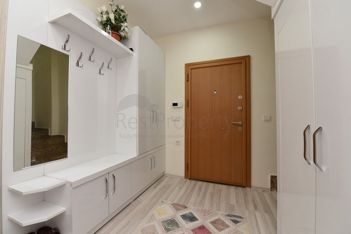 Пентхаус планировки 4+1 в 150 м от моря в районе Махмутлар