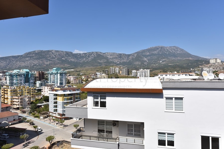 Пентхаус планировки 4+1 в 150 м от моря в районе Махмутлар