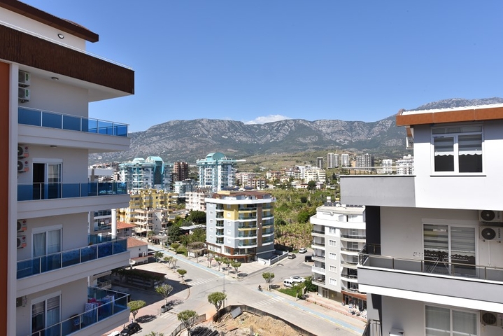 Пентхаус планировки 4+1 в 150 м от моря в районе Махмутлар