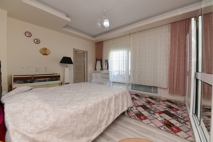 Пентхаус планировки 4+1 в 150 м от моря в районе Махмутлар