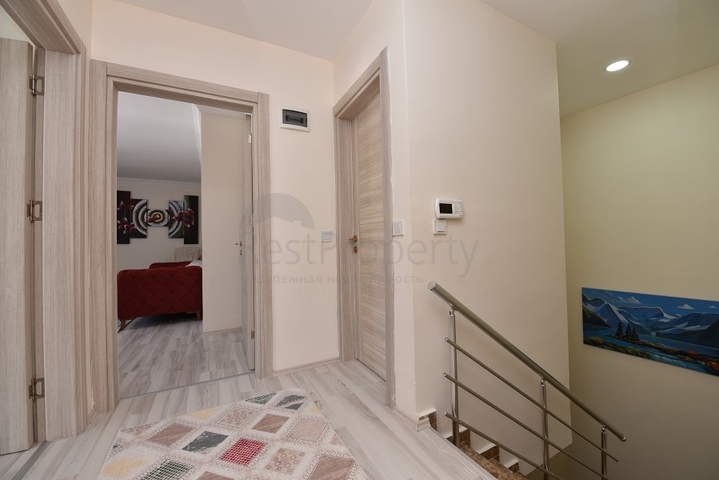 Пентхаус планировки 4+1 в 150 м от моря в районе Махмутлар