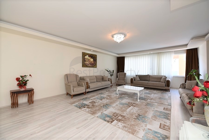 Пентхаус планировки 4+1 в 150 м от моря в районе Махмутлар