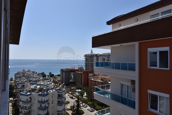 Пентхаус планировки 4+1 в 150 м от моря в районе Махмутлар