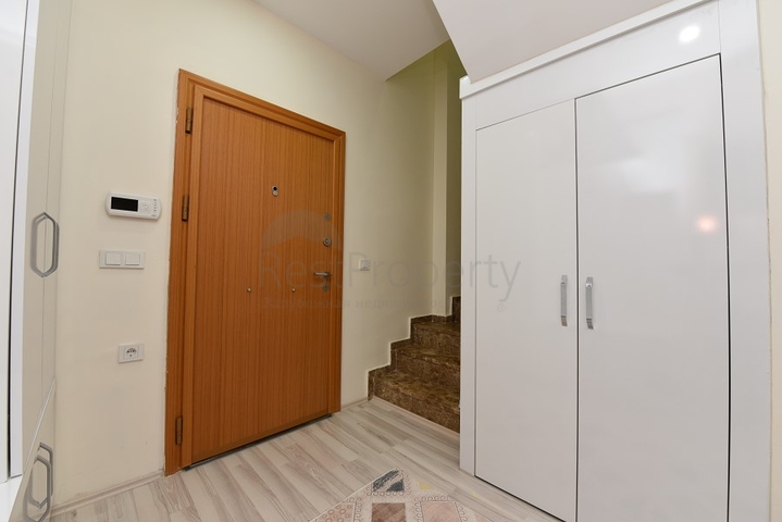 Пентхаус планировки 4+1 в 150 м от моря в районе Махмутлар