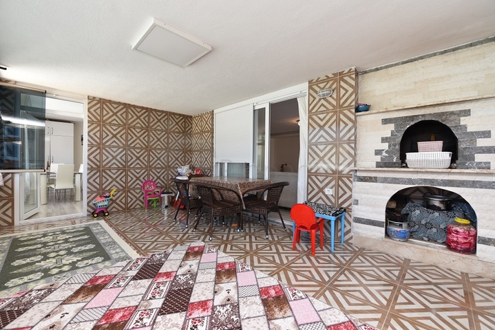 Пентхаус планировки 4+1 в 150 м от моря в районе Махмутлар