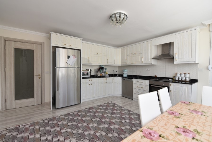 Пентхаус планировки 4+1 в 150 м от моря в районе Махмутлар