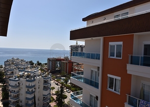 Пентхаус планировки 4+1 в 150 м от моря в районе Махмутлар