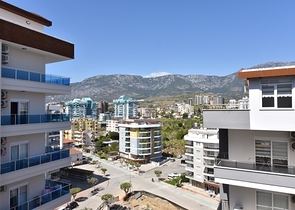 Пентхаус планировки 4+1 в 150 м от моря в районе Махмутлар