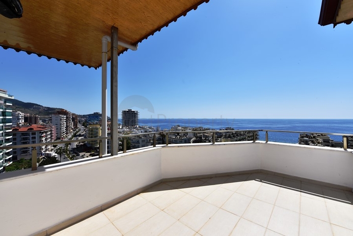 Просторный пентхаус 3+1 с панорамным видом на море 