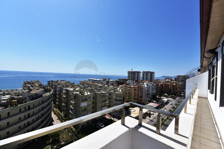 Просторный пентхаус 3+1 с панорамным видом на море 