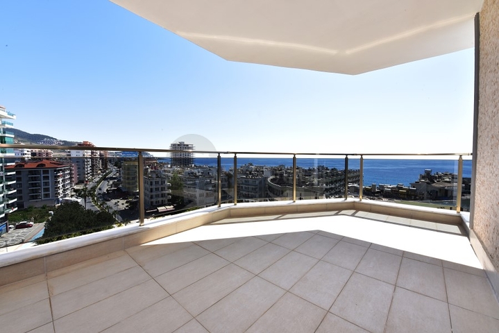 Просторный пентхаус 3+1 с панорамным видом на море 