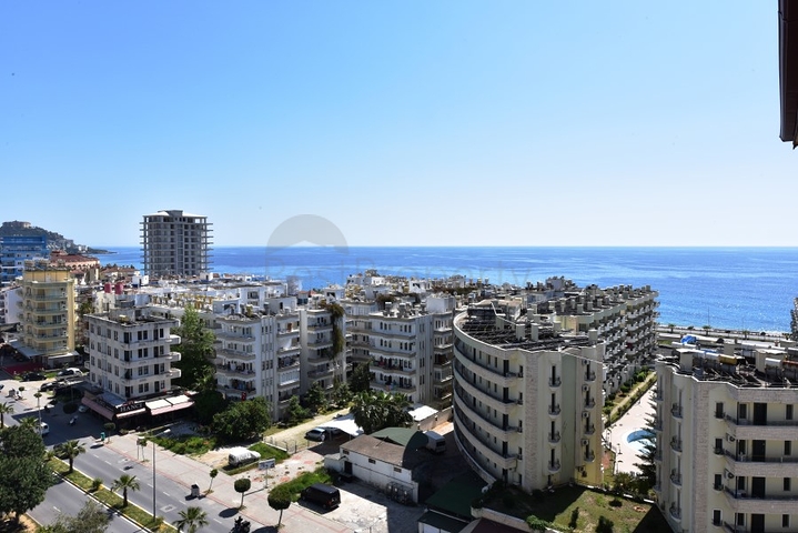 Пентхаус с тремя спальнями в Махмутларе