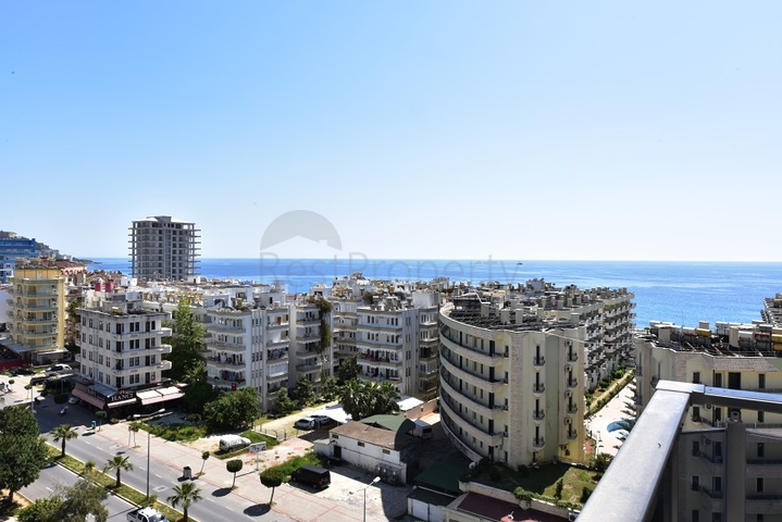 Пентхаус с тремя спальнями в Махмутларе