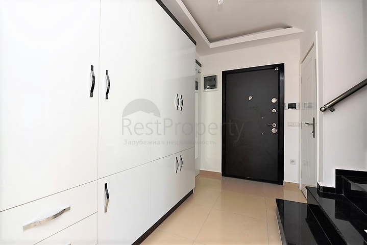 Пентхаус с тремя спальнями в Махмутларе