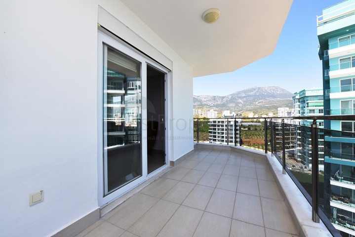 Пентхаус с тремя спальнями в Махмутларе