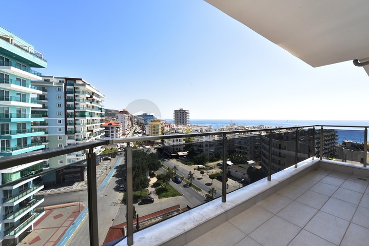 Пентхаус с тремя спальнями в Махмутларе