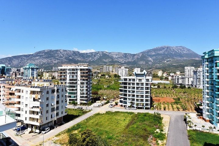 Пентхаус с тремя спальнями в Махмутларе