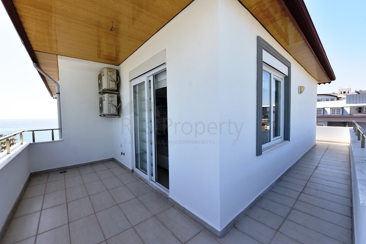 Пентхаус с тремя спальнями в Махмутларе