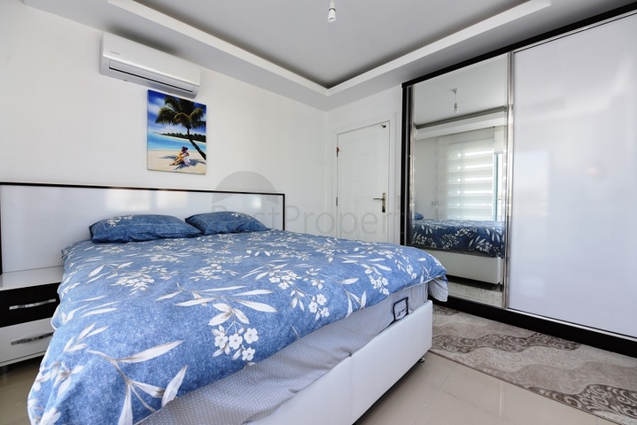 Пентхаус с тремя спальнями в Махмутларе