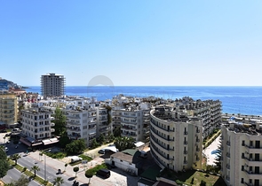 Пентхаус с тремя спальнями в Махмутларе