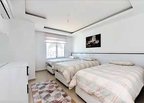 Пентхаус с тремя спальнями в Махмутларе