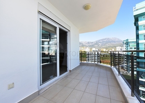 Пентхаус с тремя спальнями в Махмутларе