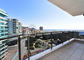 Пентхаус с тремя спальнями в Махмутларе