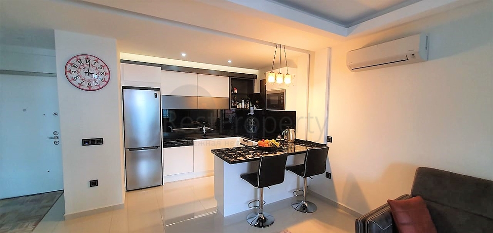 Двухкомнатная квартира на первой береговой линии с панорамным видом на море 