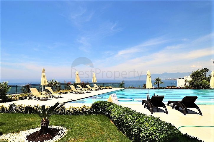 Двухкомнатная квартира на первой береговой линии с панорамным видом на море 