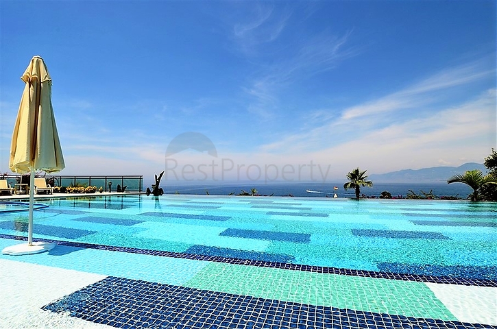 Двухкомнатная квартира на первой береговой линии с панорамным видом на море 