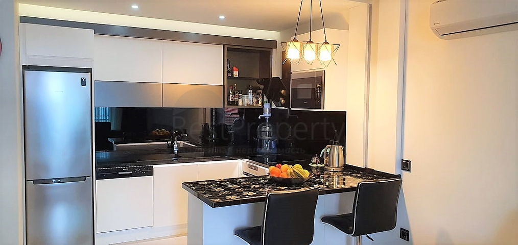 Двухкомнатная квартира на первой береговой линии с панорамным видом на море 