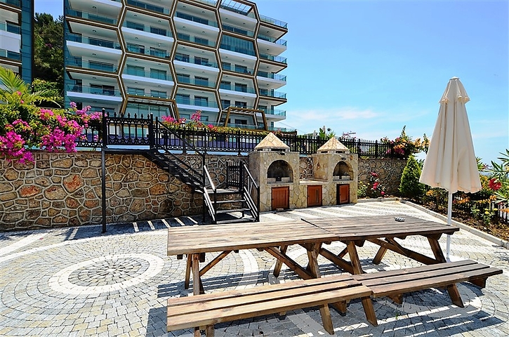 Двухкомнатная квартира на первой береговой линии с панорамным видом на море 