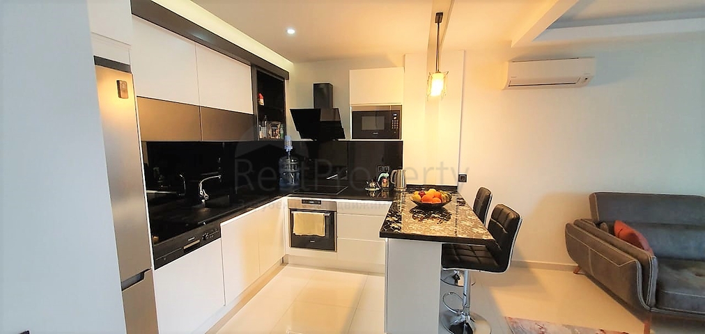 Двухкомнатная квартира на первой береговой линии с панорамным видом на море 