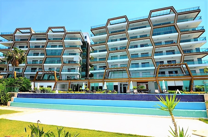 Двухкомнатная квартира на первой береговой линии с панорамным видом на море 