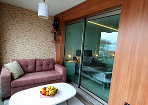 Двухкомнатная квартира на первой береговой линии с панорамным видом на море 