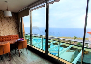 Двухкомнатная квартира на первой береговой линии с панорамным видом на море 