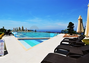 Двухкомнатная квартира на первой береговой линии с панорамным видом на море 