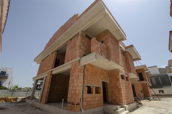 Роскошные виллы 6+1 в черте города Анталии