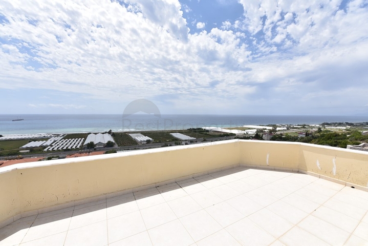 Отдельно стоящая вилла на берегу средиземного моря